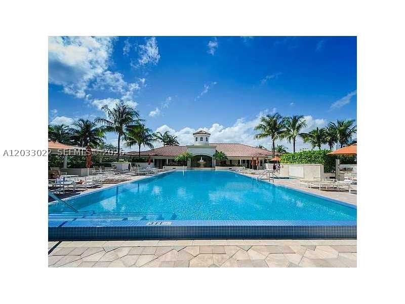 19900 E Country Club Dr #218, Aventura FL 33180