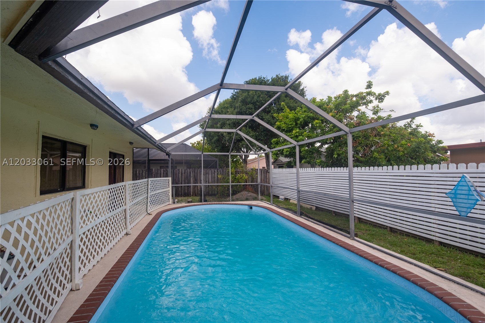 8521 NW 53rd St #0, Lauderhill FL 33351