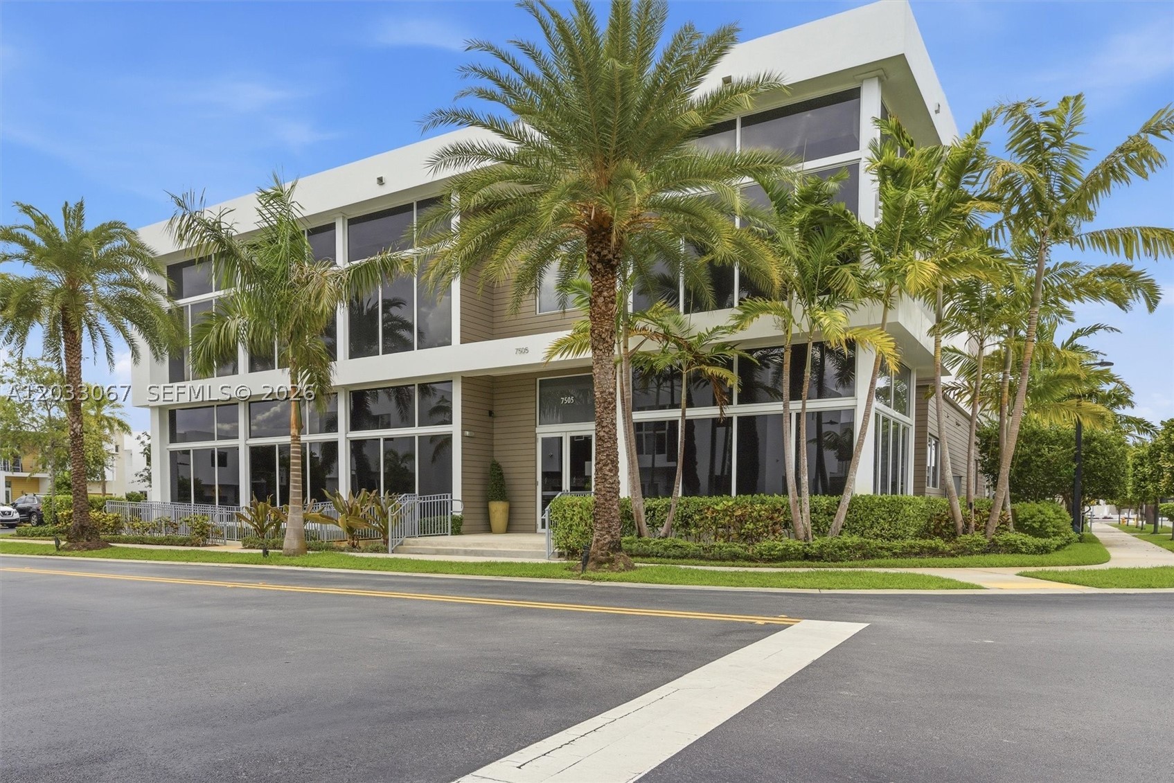 7472 NW 100th Ave, Doral FL 33178