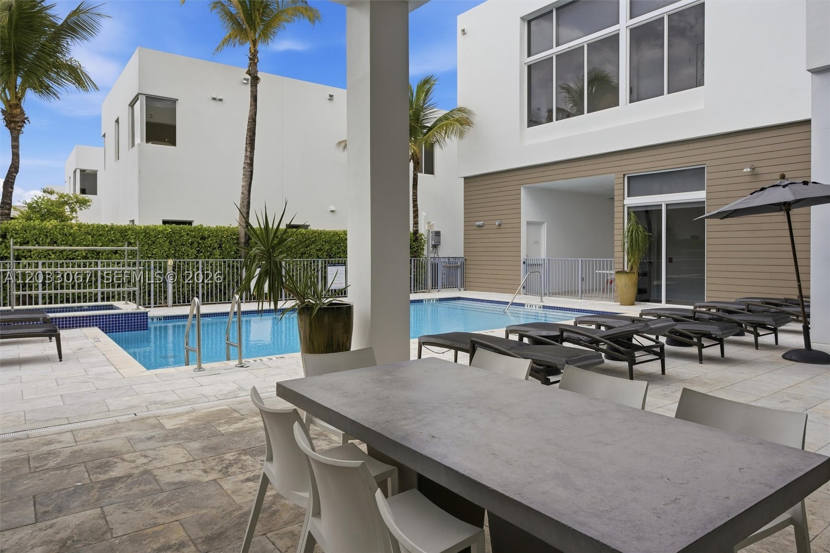 7472 NW 100th Ave, Doral FL 33178