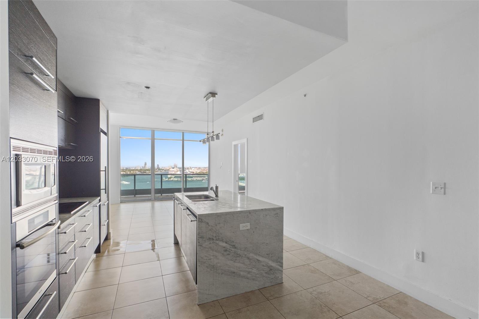 900 Biscayne Blvd #2304, Miami FL 33132