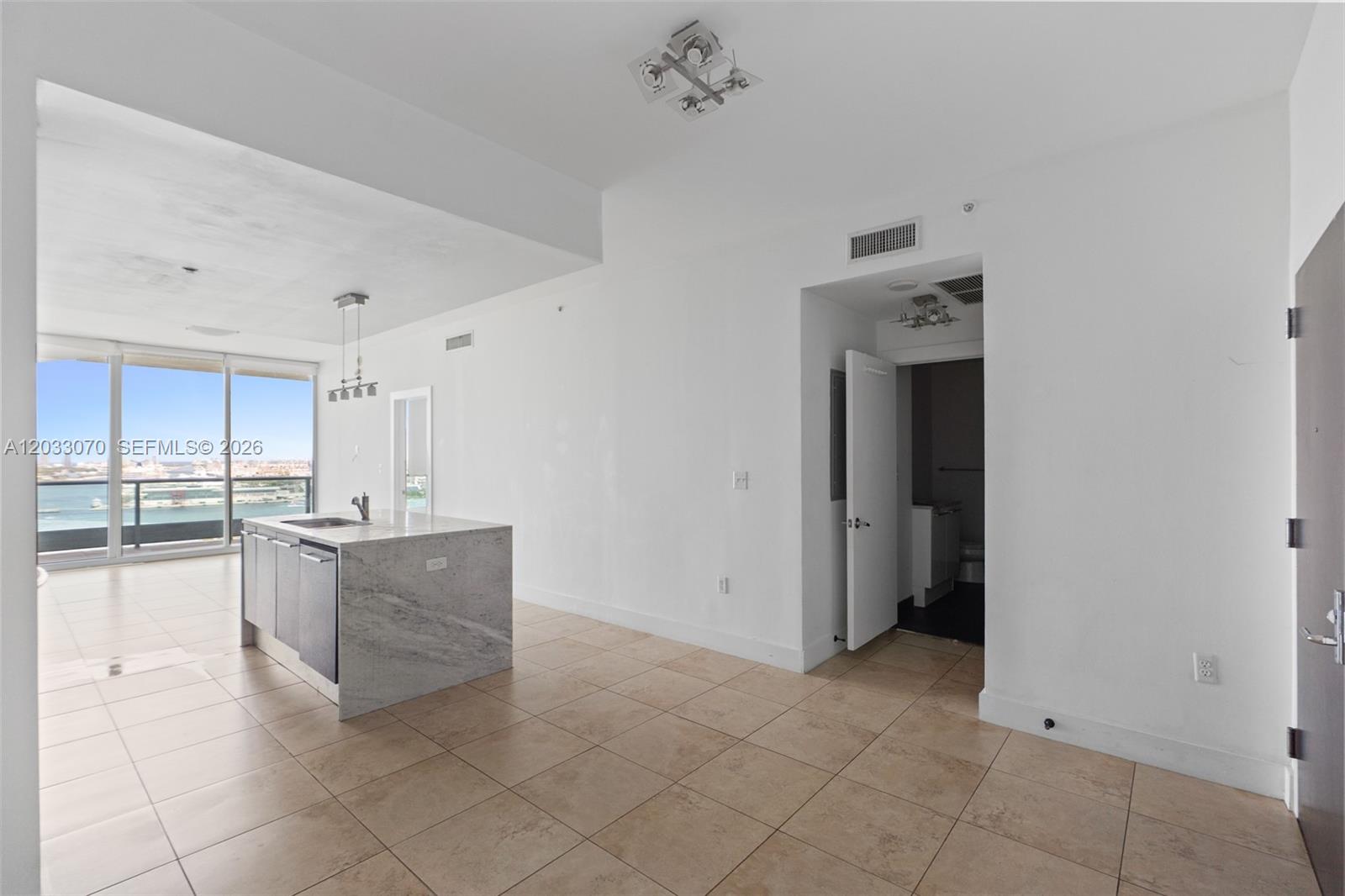 900 Biscayne Blvd #2304, Miami FL 33132