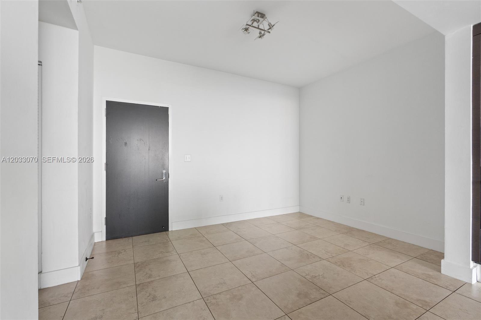 900 Biscayne Blvd #2304, Miami FL 33132