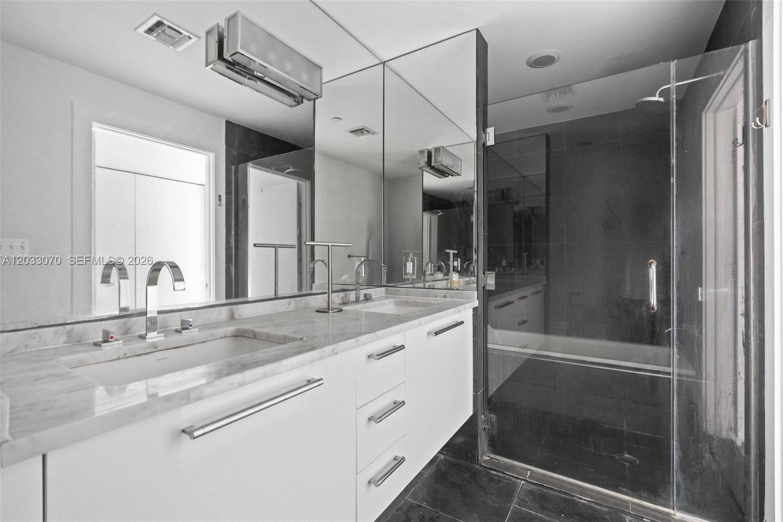 900 Biscayne Blvd #2304, Miami FL 33132