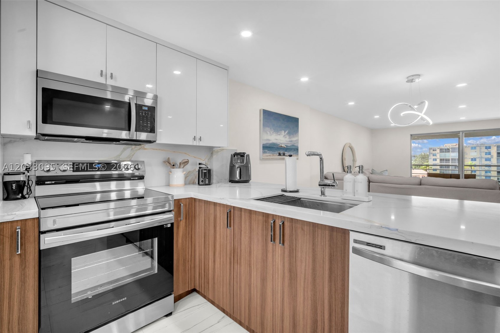 441 SE 3rd St #404, Dania Beach FL 33004