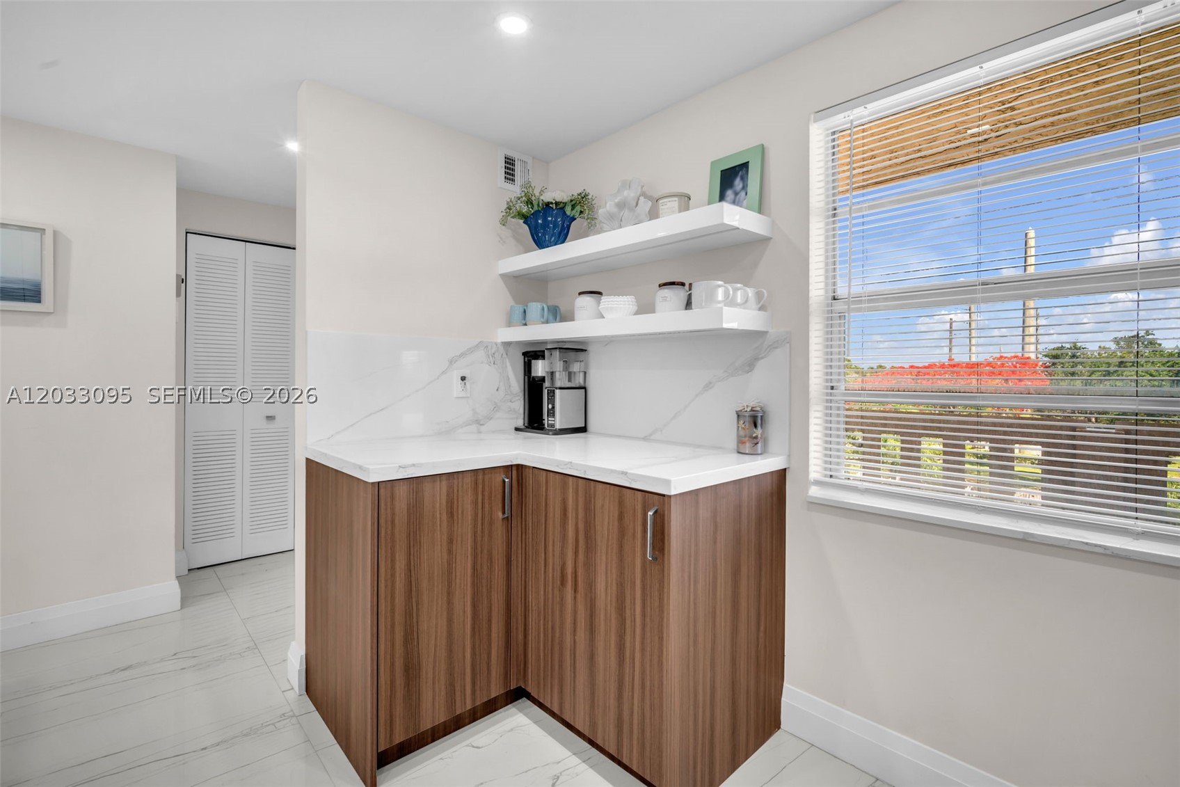 441 SE 3rd St #404, Dania Beach FL 33004