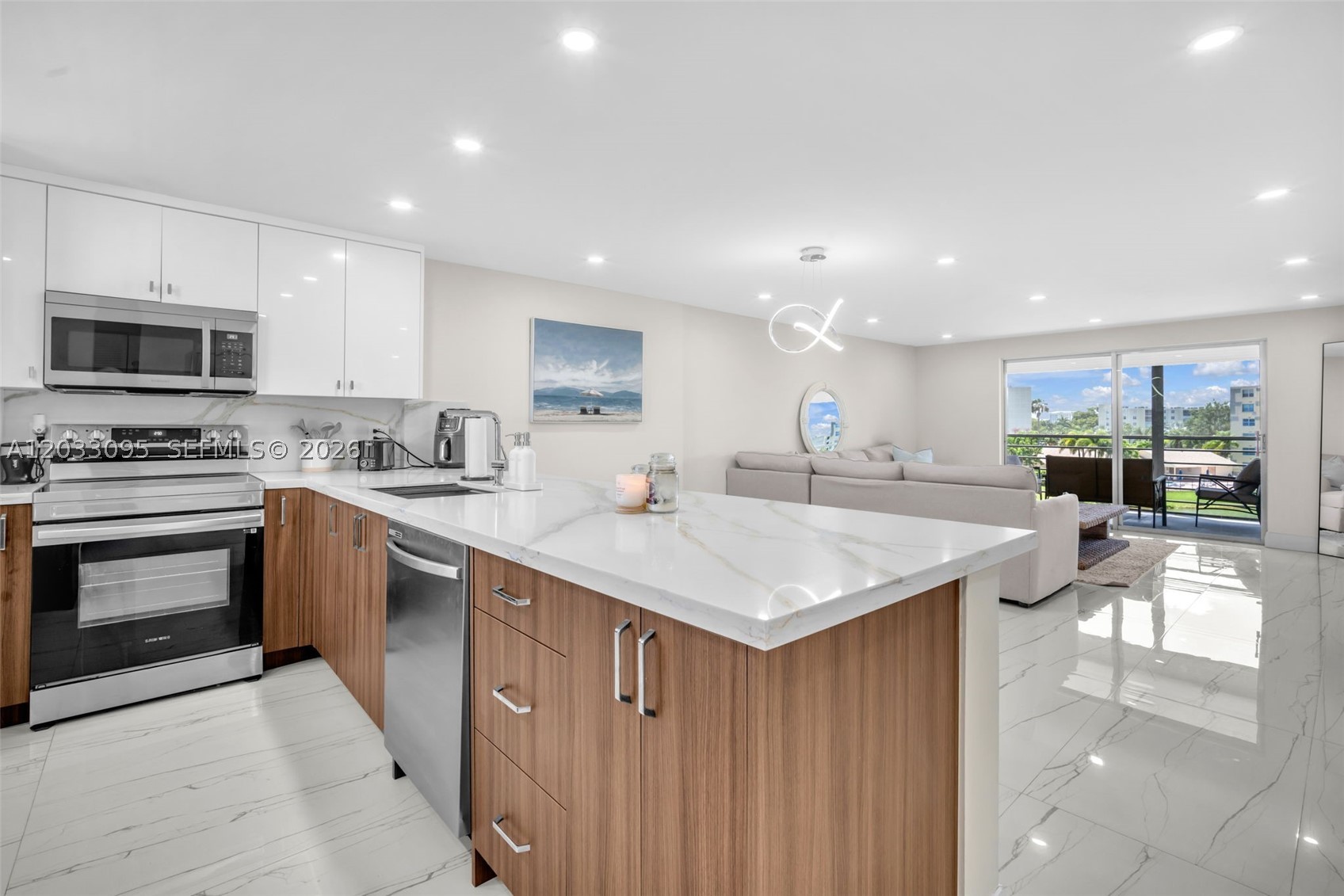 441 SE 3rd St #404, Dania Beach FL 33004