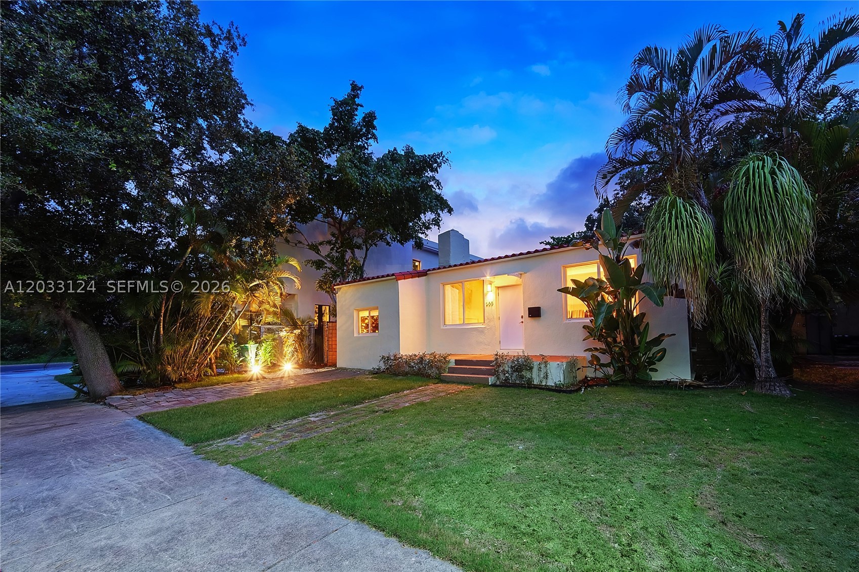 565 NW 44th St, Miami FL 33127