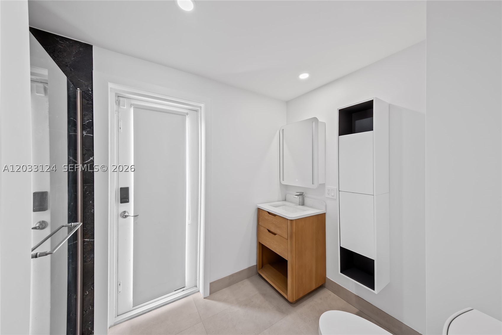 565 NW 44th St, Miami FL 33127