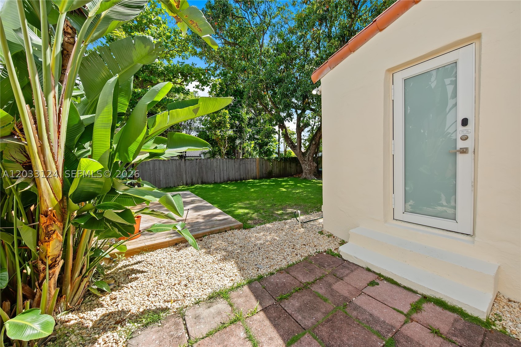 565 NW 44th St, Miami FL 33127