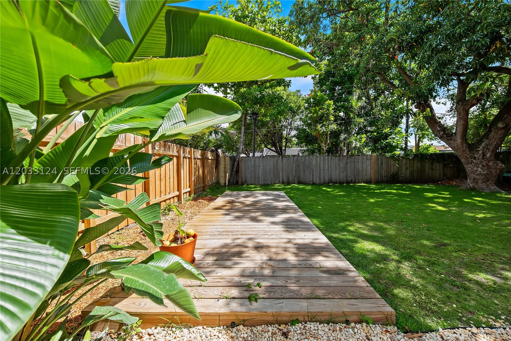 565 NW 44th St, Miami FL 33127