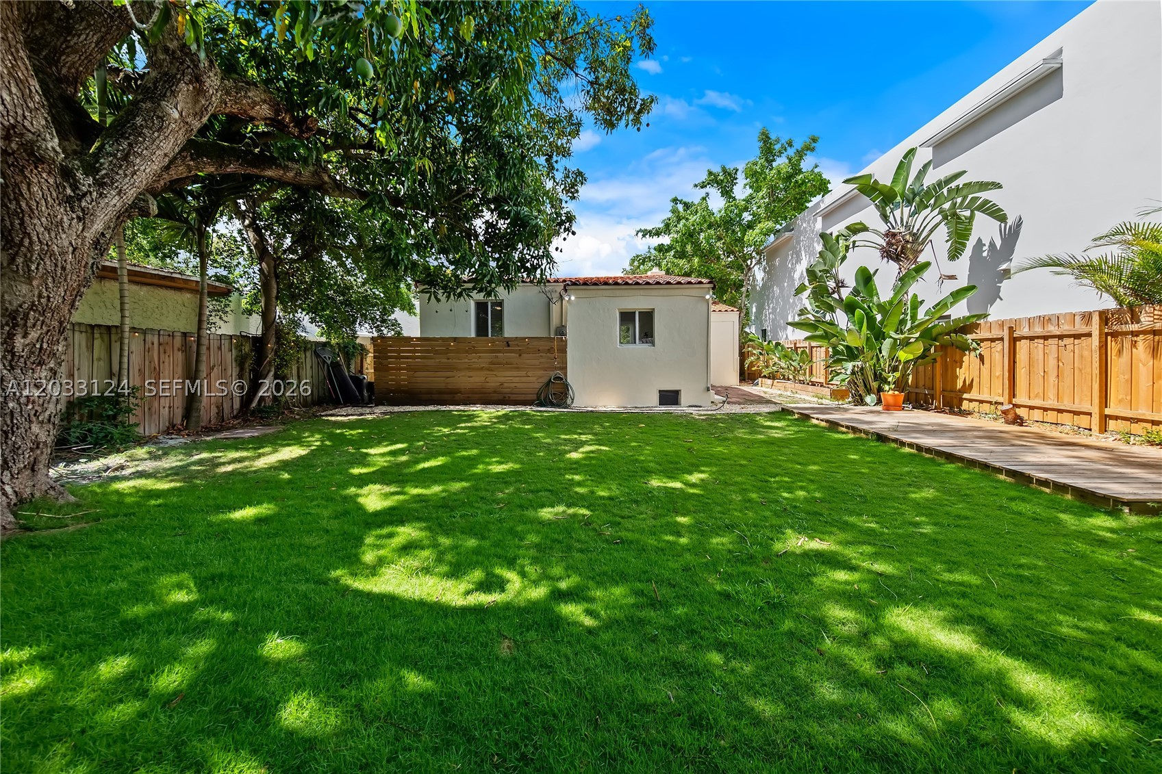 565 NW 44th St, Miami FL 33127