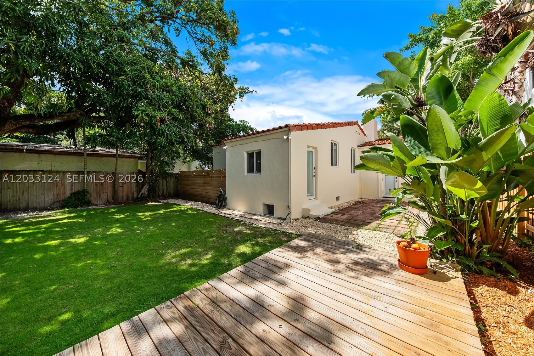 565 NW 44th St, Miami FL 33127