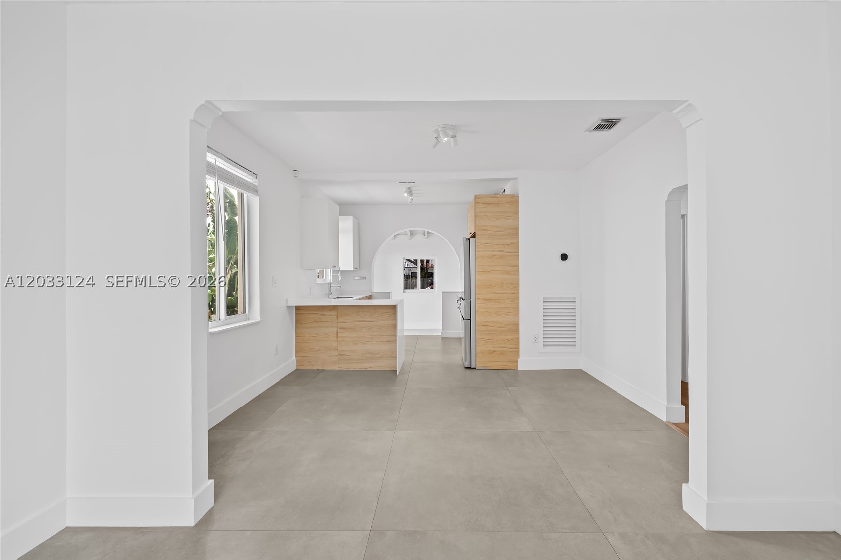 565 NW 44th St, Miami FL 33127