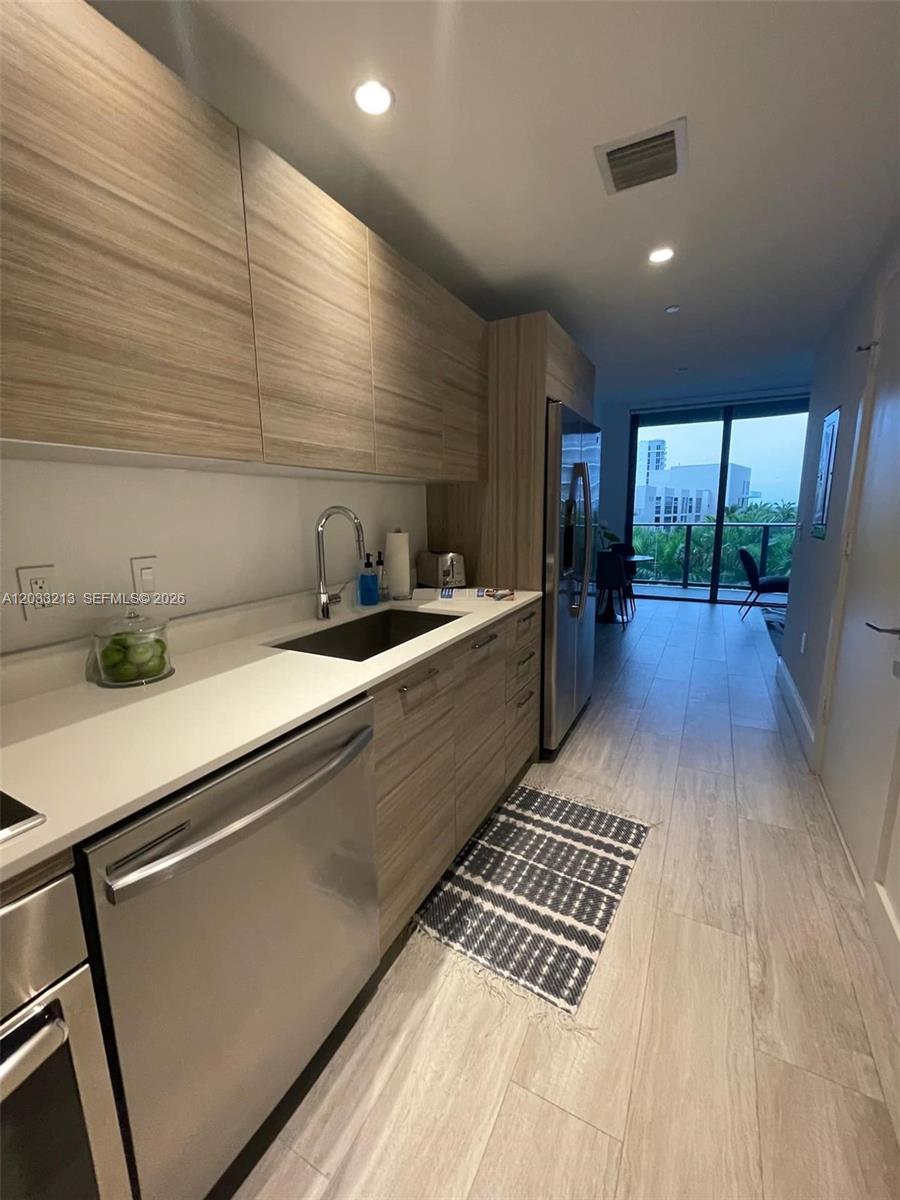121 NE 34th St #1015, Miami FL 33137