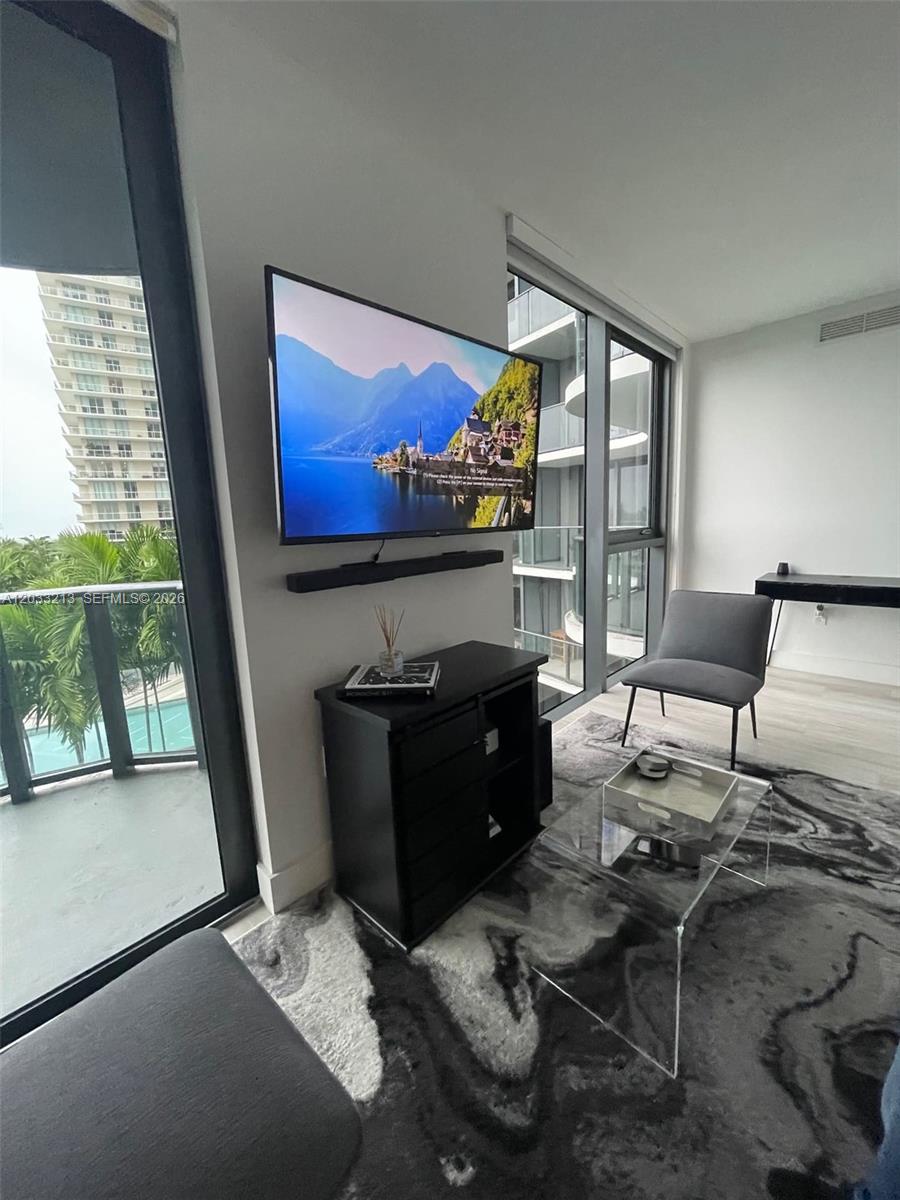121 NE 34th St #1015, Miami FL 33137