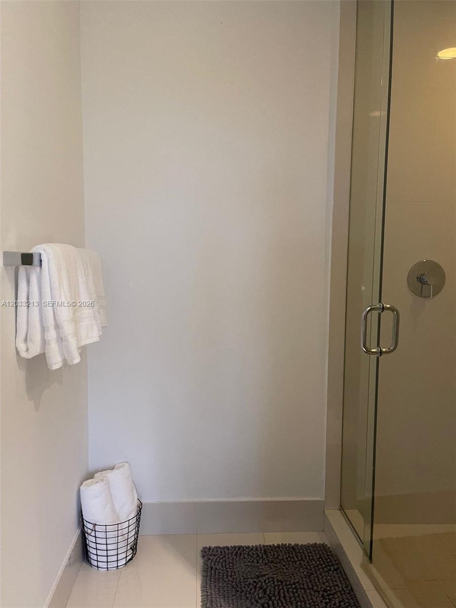121 NE 34th St #1015, Miami FL 33137