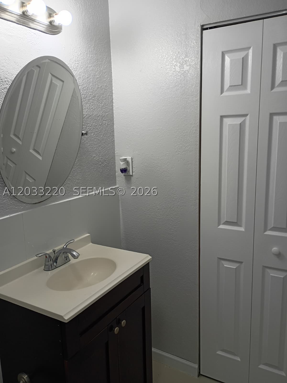 944 NW 51st St, Miami FL 33127