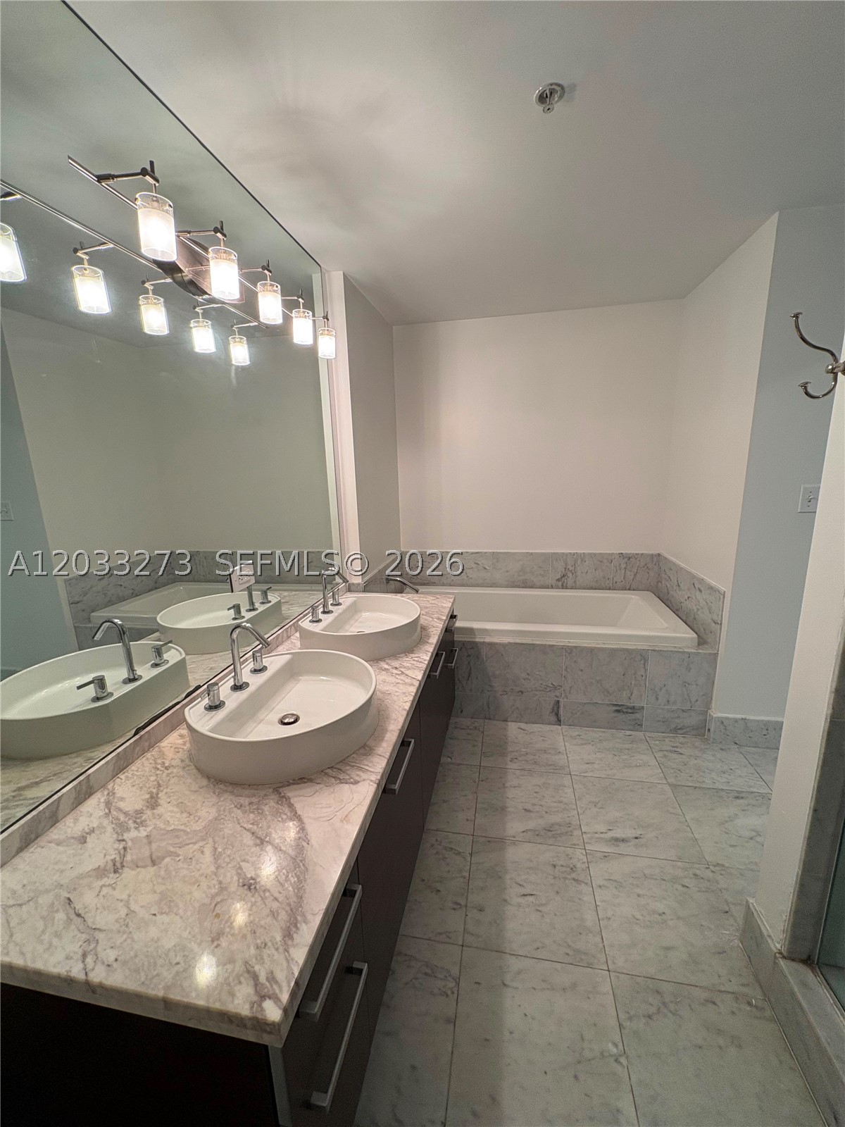 253 NE 2nd St #509, Miami FL 33132