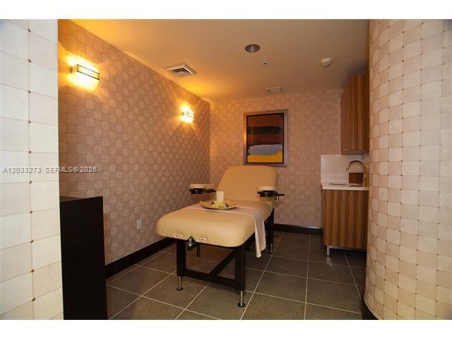 253 NE 2nd St #509, Miami FL 33132