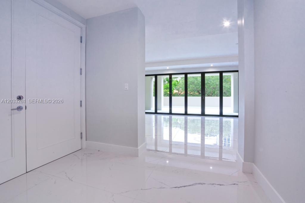 718 Valencia Ave #202, Coral Gables FL 33134