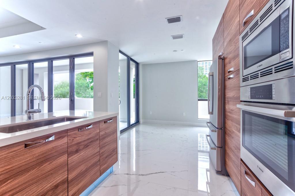 718 Valencia Ave #202, Coral Gables FL 33134