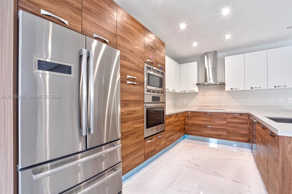 718 Valencia Ave #202, Coral Gables FL 33134