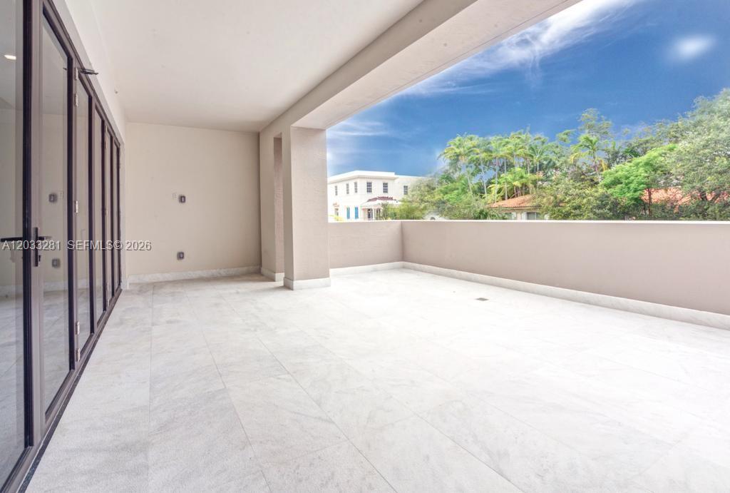 718 Valencia Ave #202, Coral Gables FL 33134