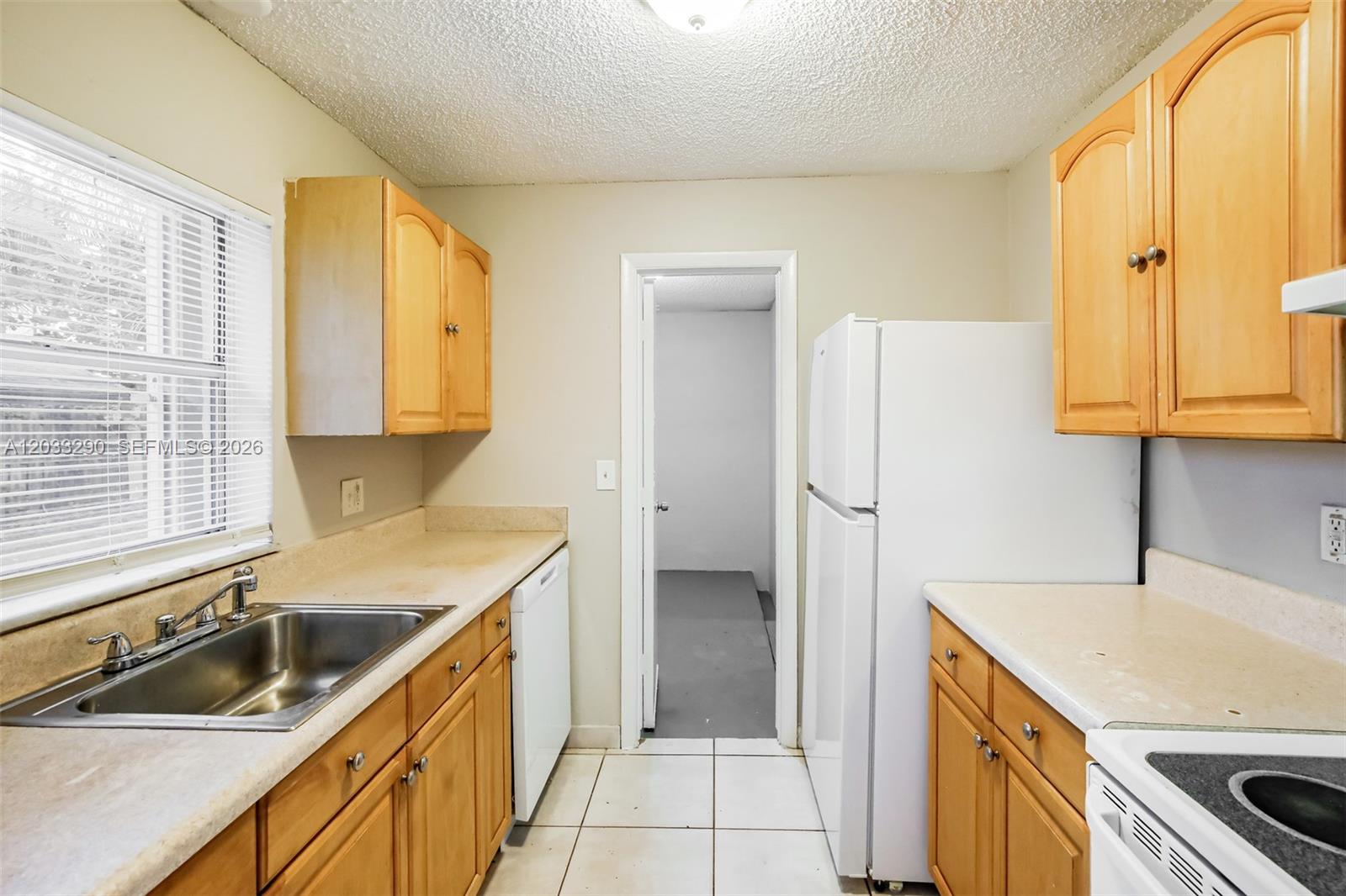 7820 SW 9th St, North Lauderdale FL 33068