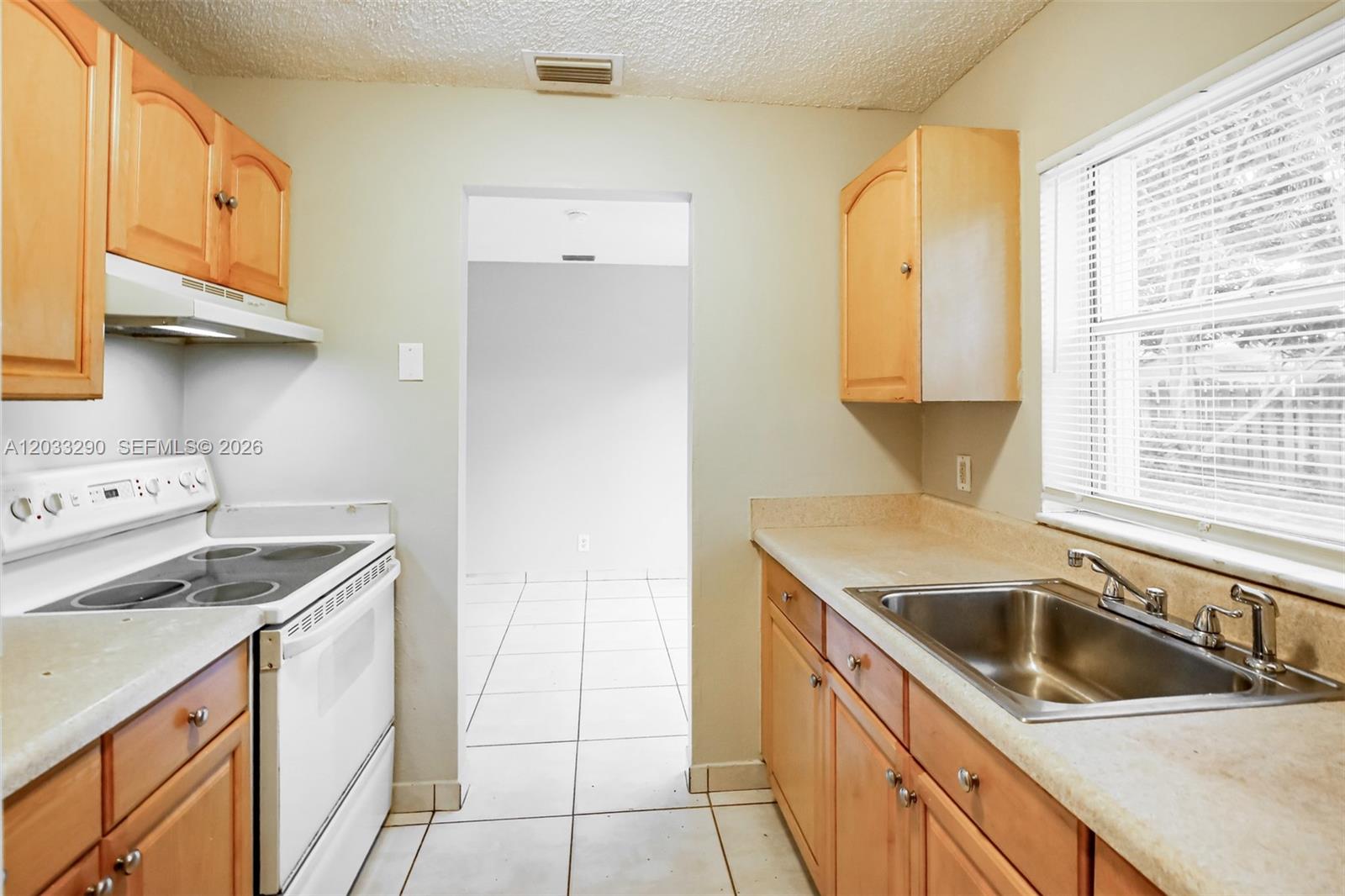 7820 SW 9th St, North Lauderdale FL 33068