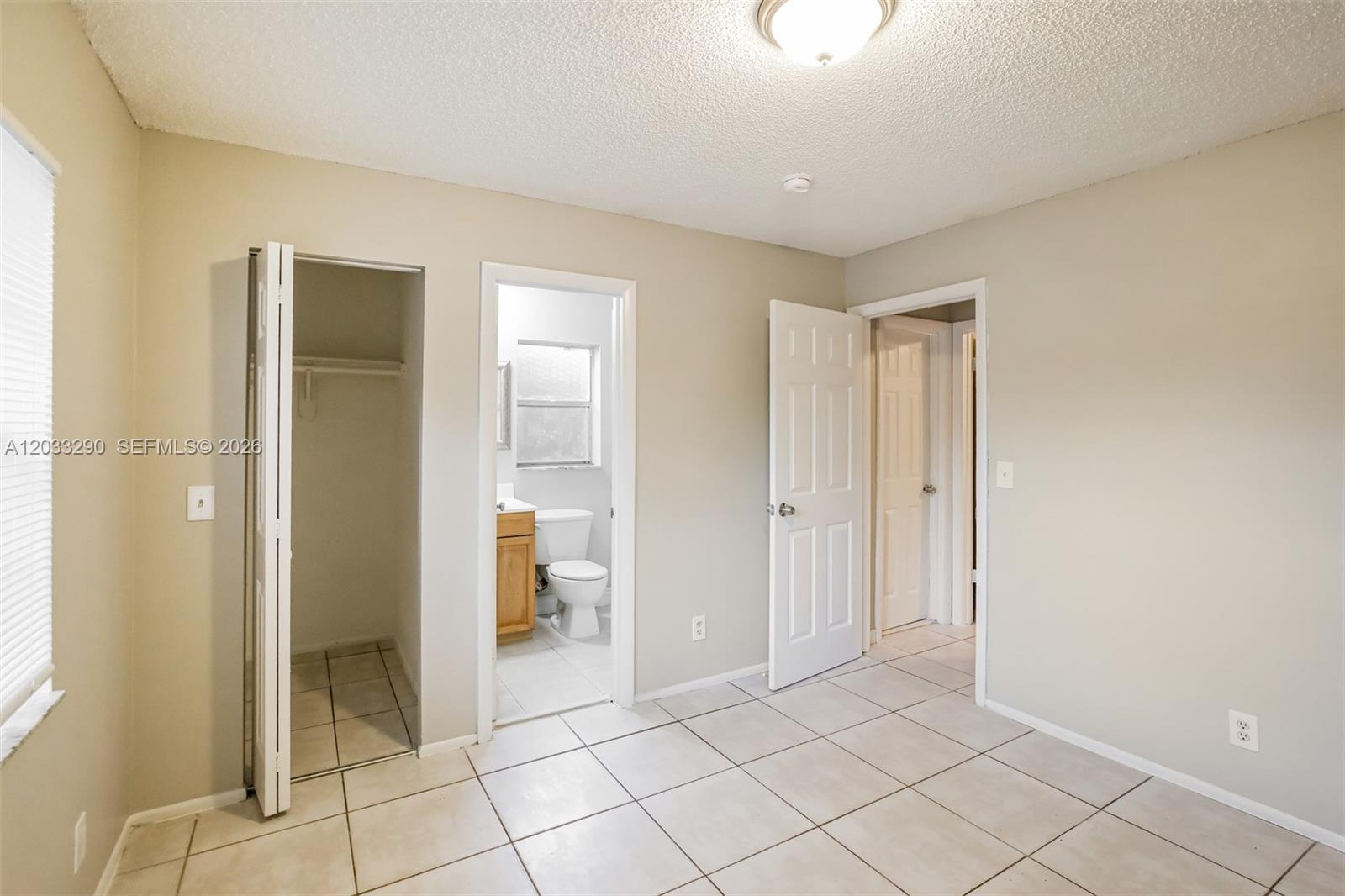 7820 SW 9th St, North Lauderdale FL 33068