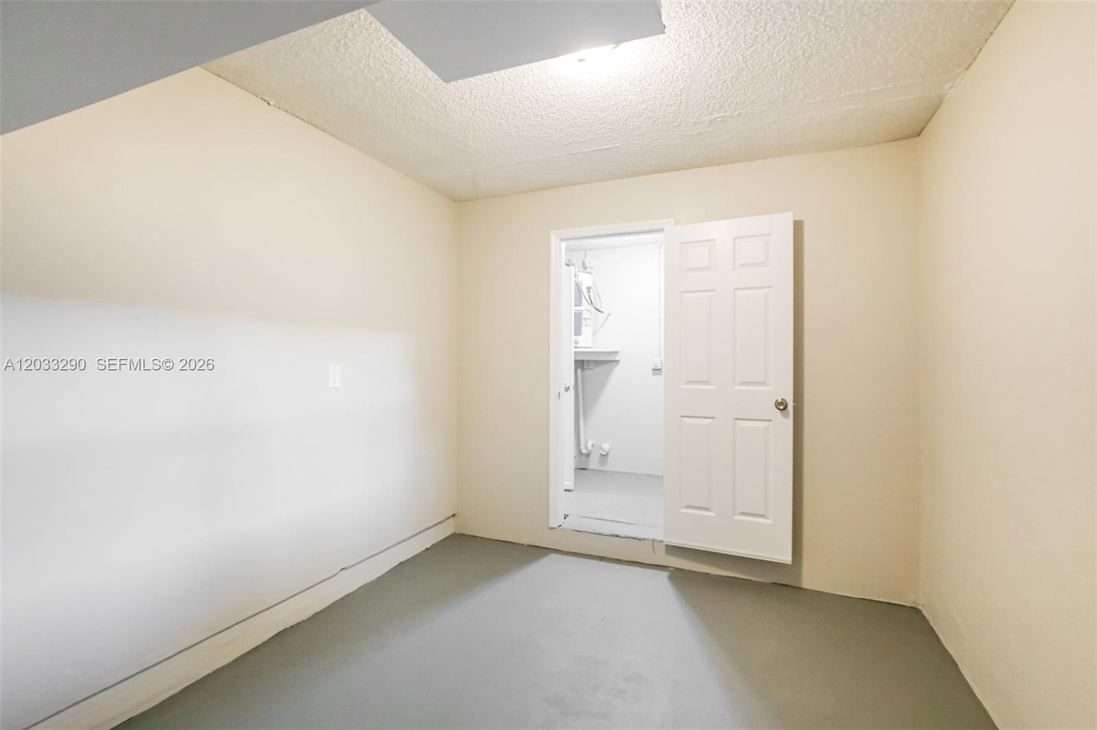 7820 SW 9th St, North Lauderdale FL 33068