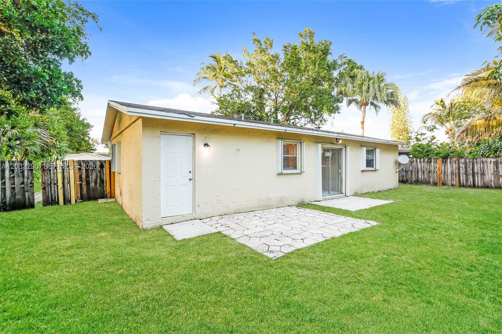 7820 SW 9th St, North Lauderdale FL 33068