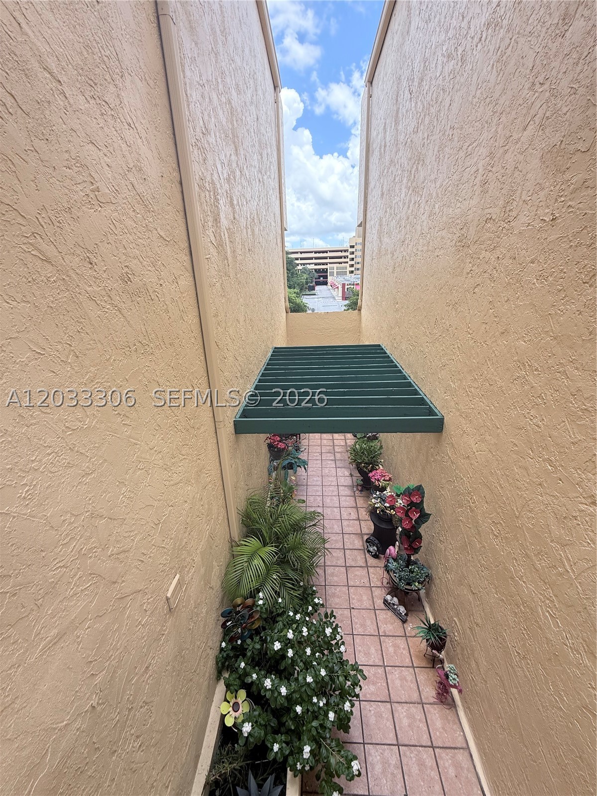1975 W 44th Pl #401, Hialeah FL 33012