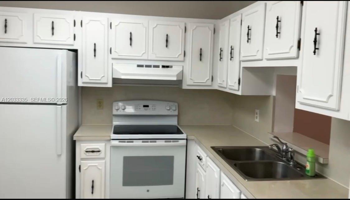 201 SE 11th Ter #302, Dania Beach FL 33004