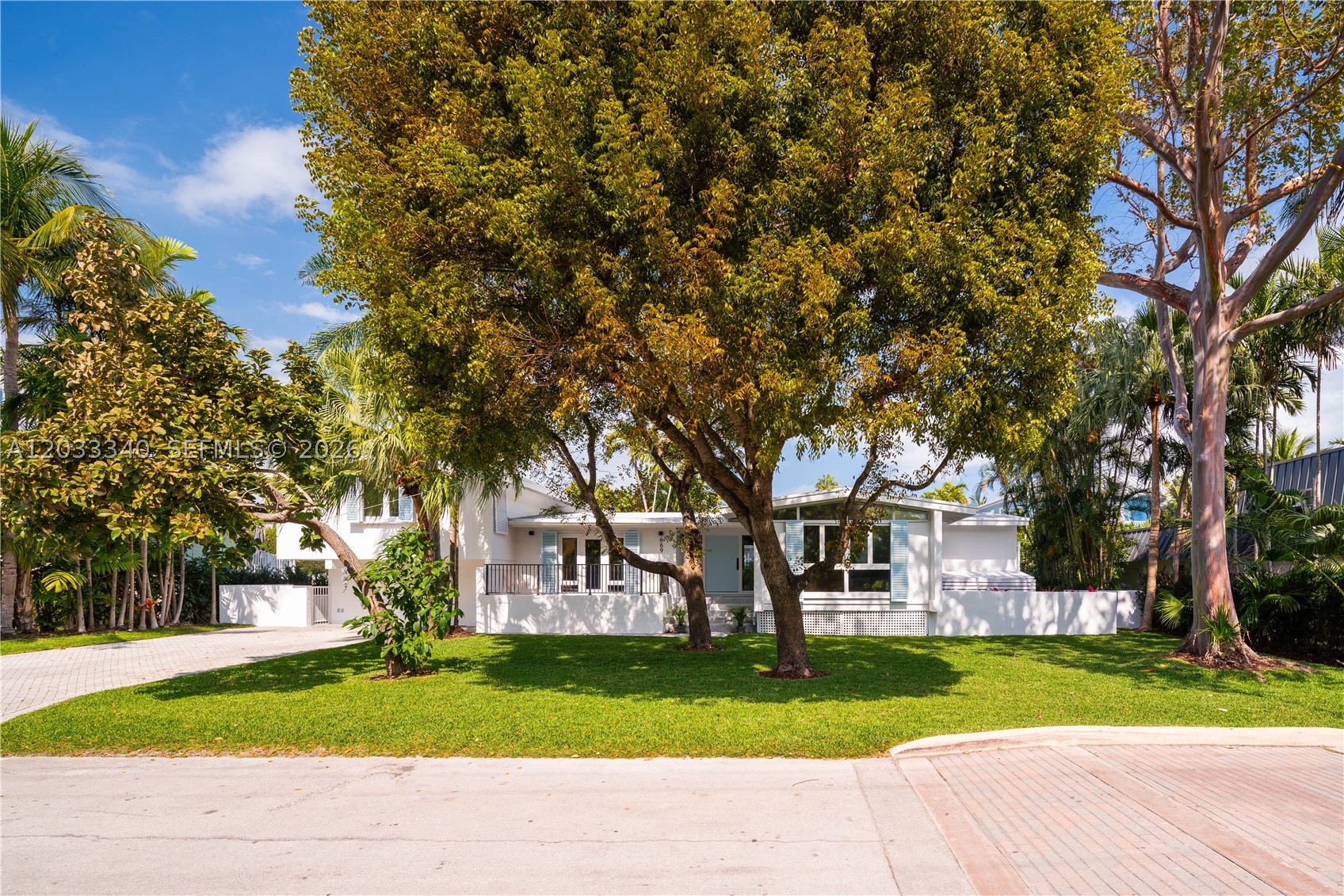 669 S Mashta Dr, Key Biscayne FL 33149