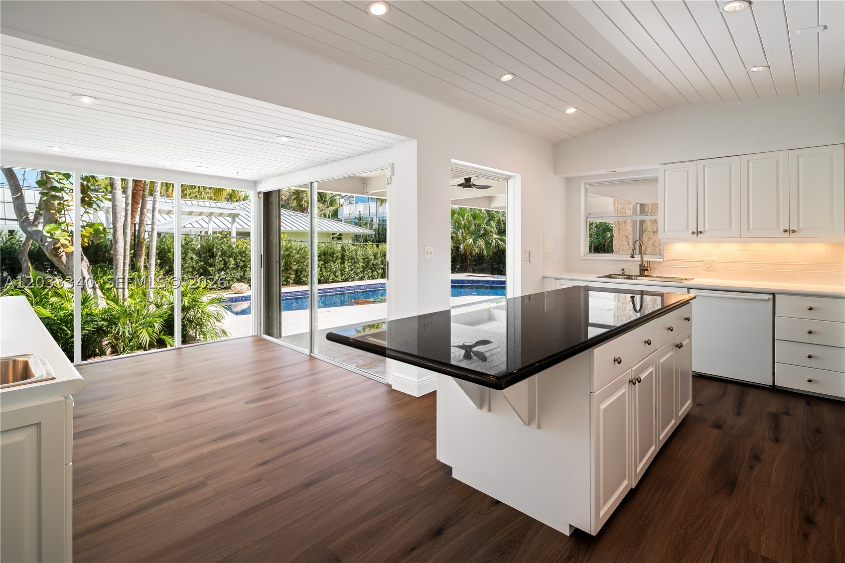 669 S Mashta Dr, Key Biscayne FL 33149