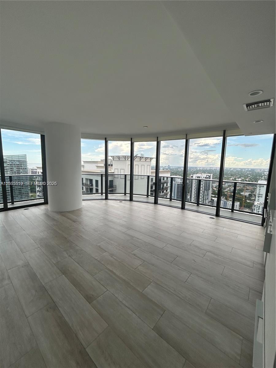 55 SW 9th St #3506, Miami FL 33130