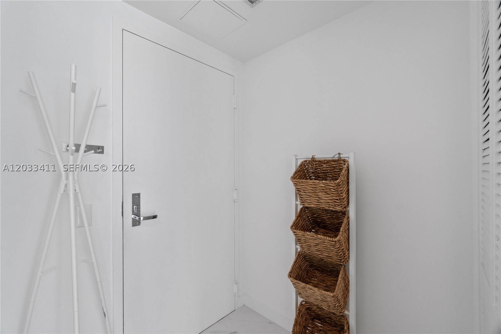 300 S Biscayne Blvd #T-1411, Miami FL 33131