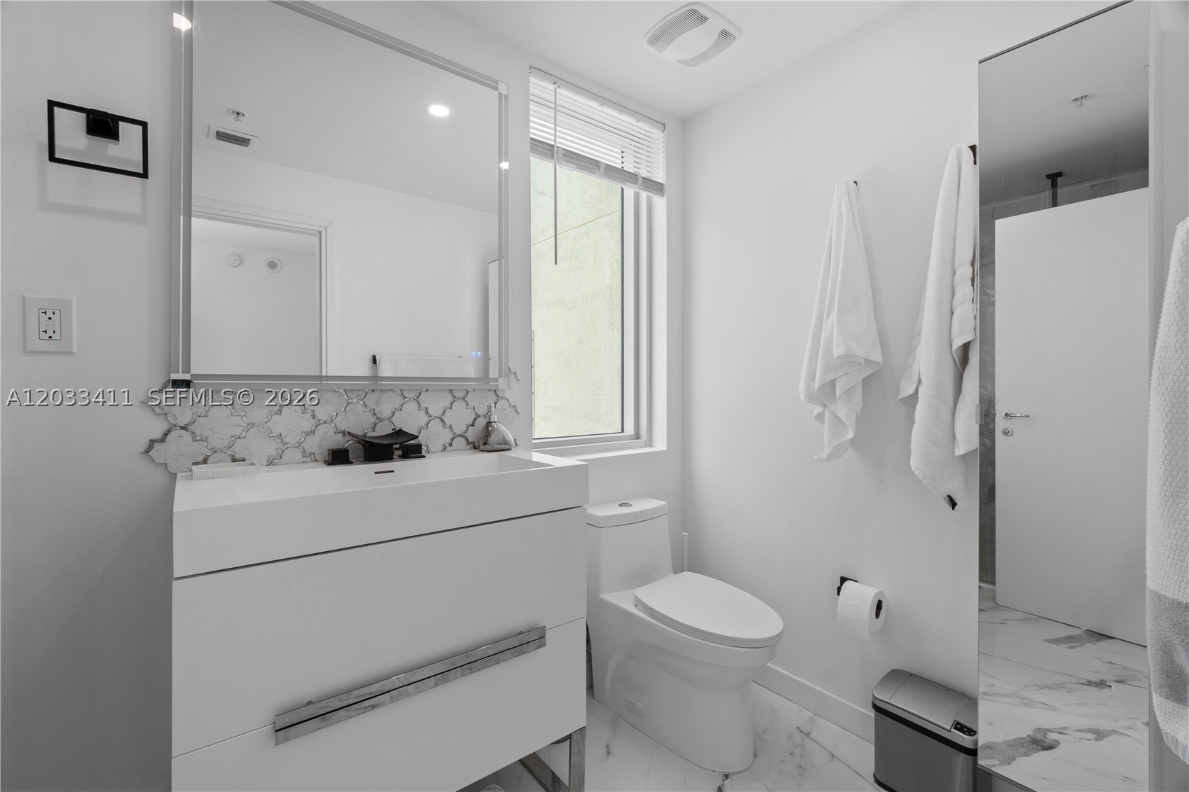 300 S Biscayne Blvd #T-1411, Miami FL 33131