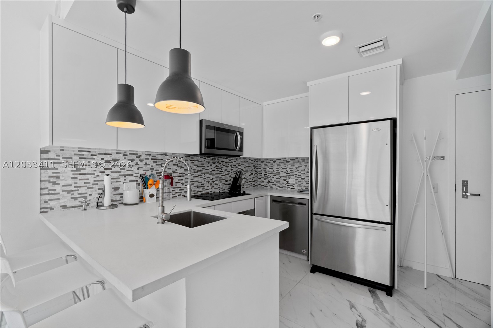 300 S Biscayne Blvd #T-1411, Miami FL 33131
