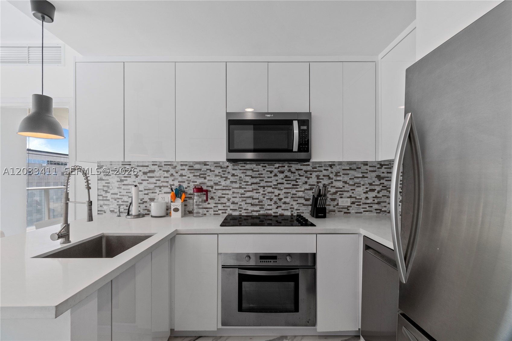 300 S Biscayne Blvd #T-1411, Miami FL 33131