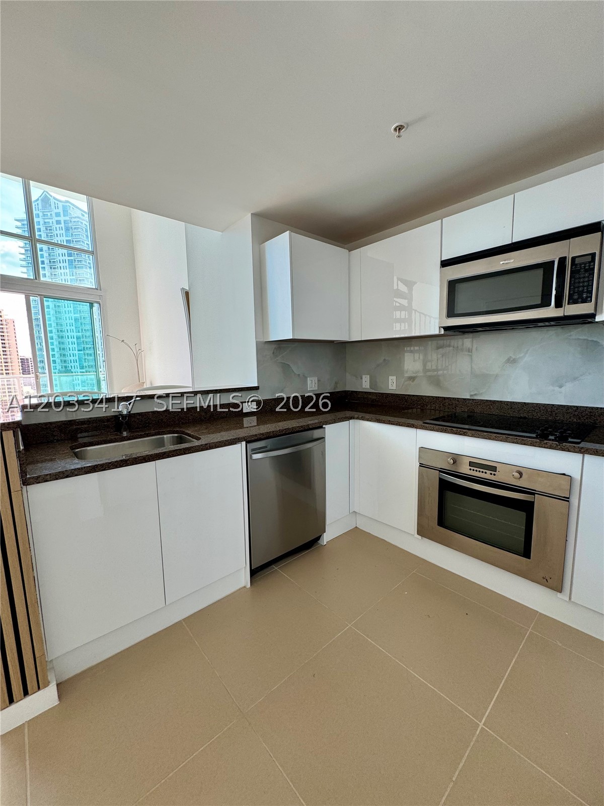 300 S Biscayne Blvd #L-1218, Miami FL 33131