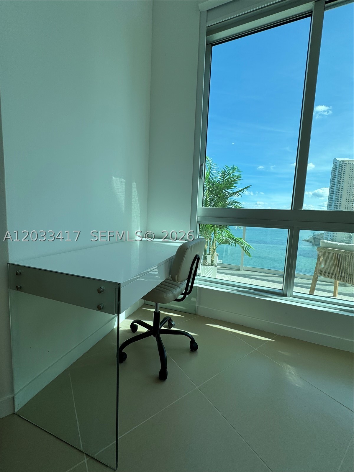 300 S Biscayne Blvd #L-1218, Miami FL 33131