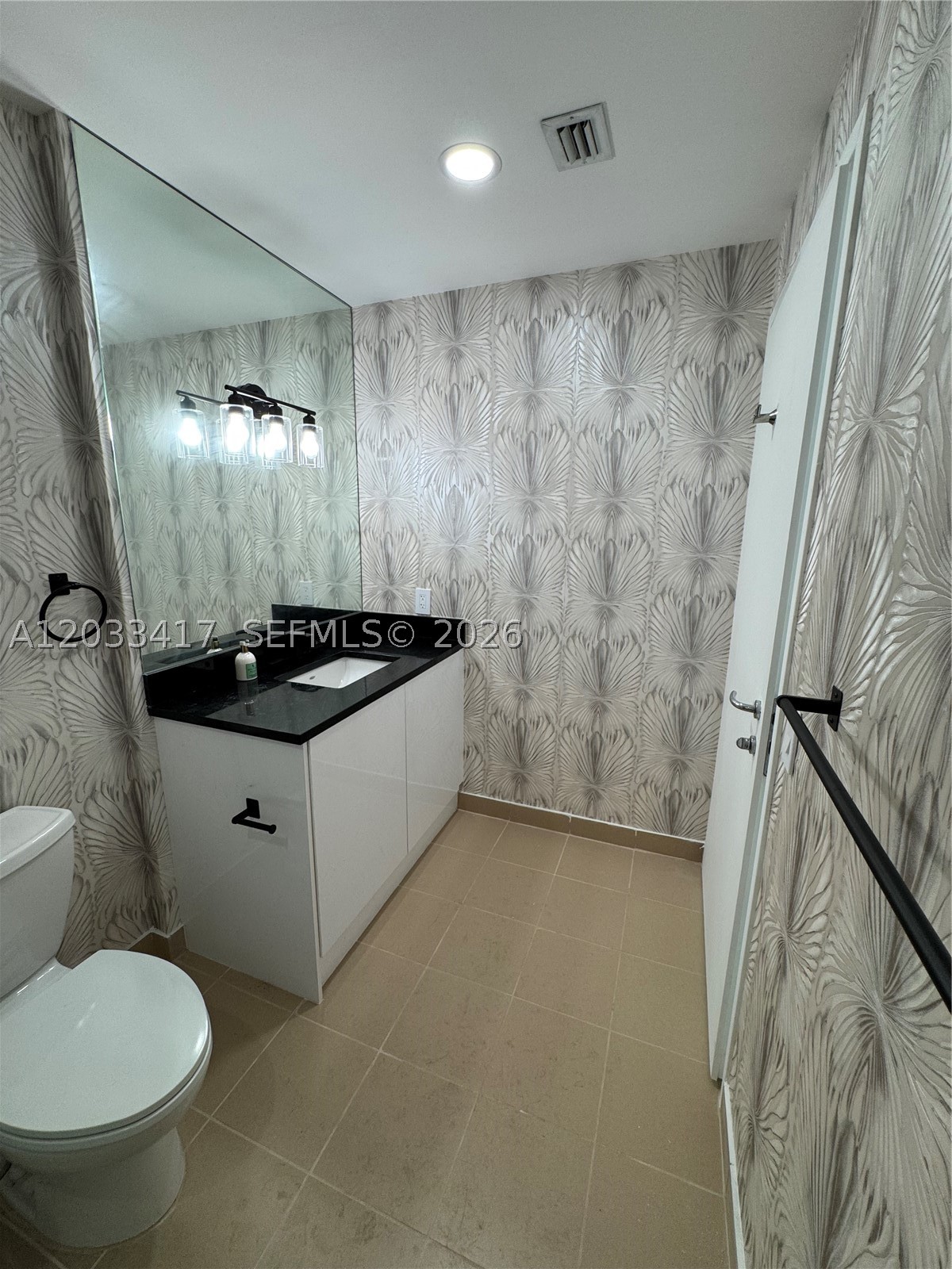 300 S Biscayne Blvd #L-1218, Miami FL 33131