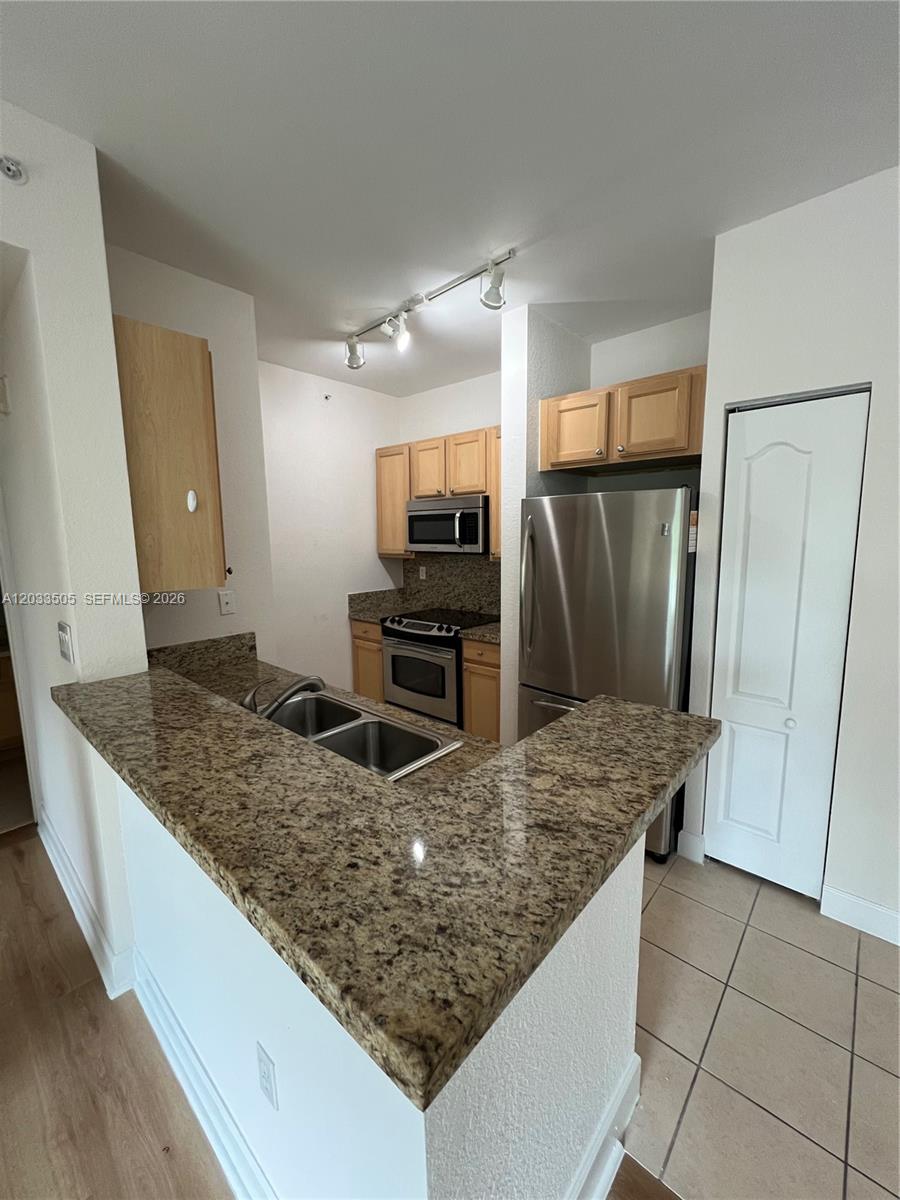 6001 SW 70th St #425, South Miami FL 33143
