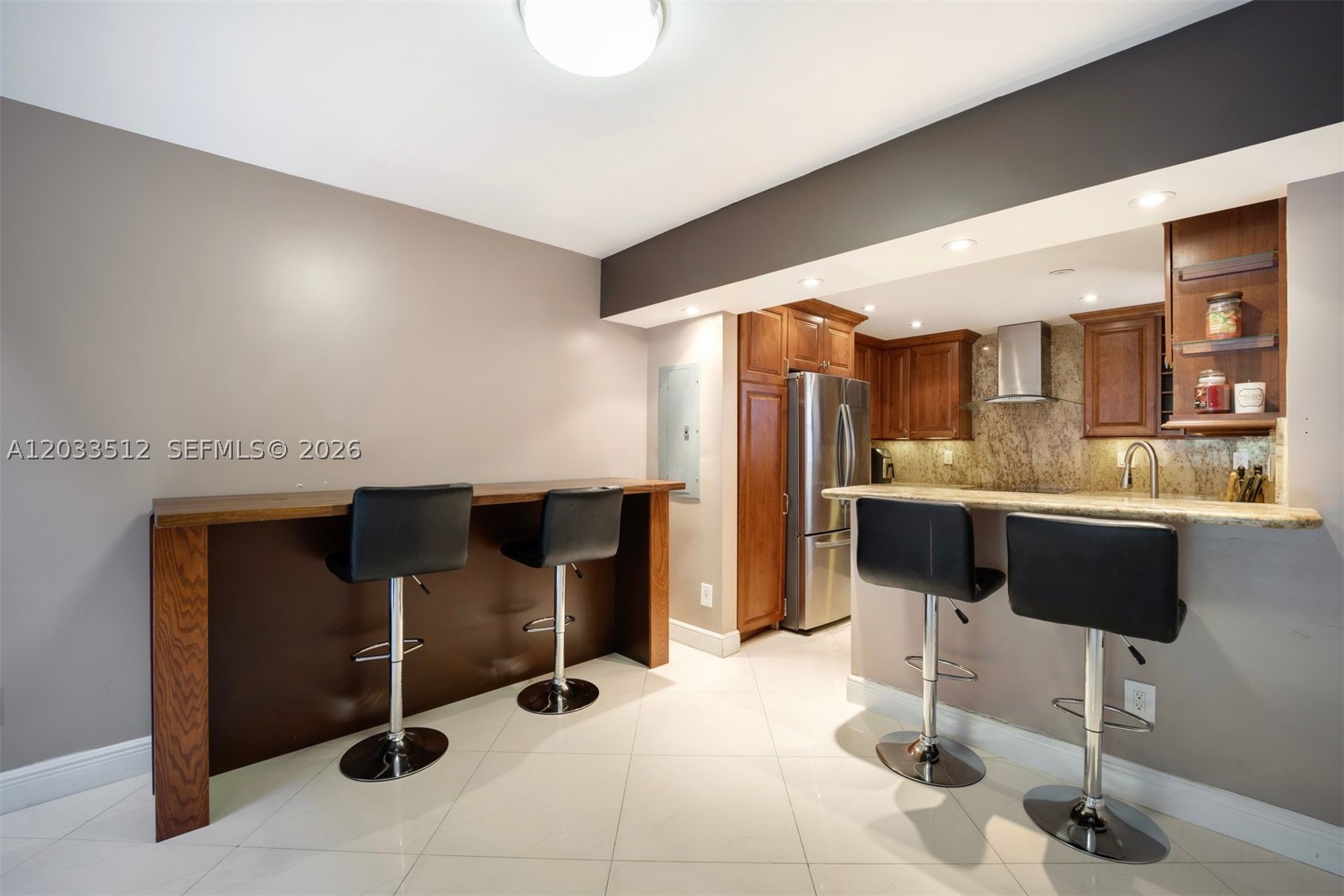 317 Poinciana Dr #807, Sunny Isles Beach FL 33160