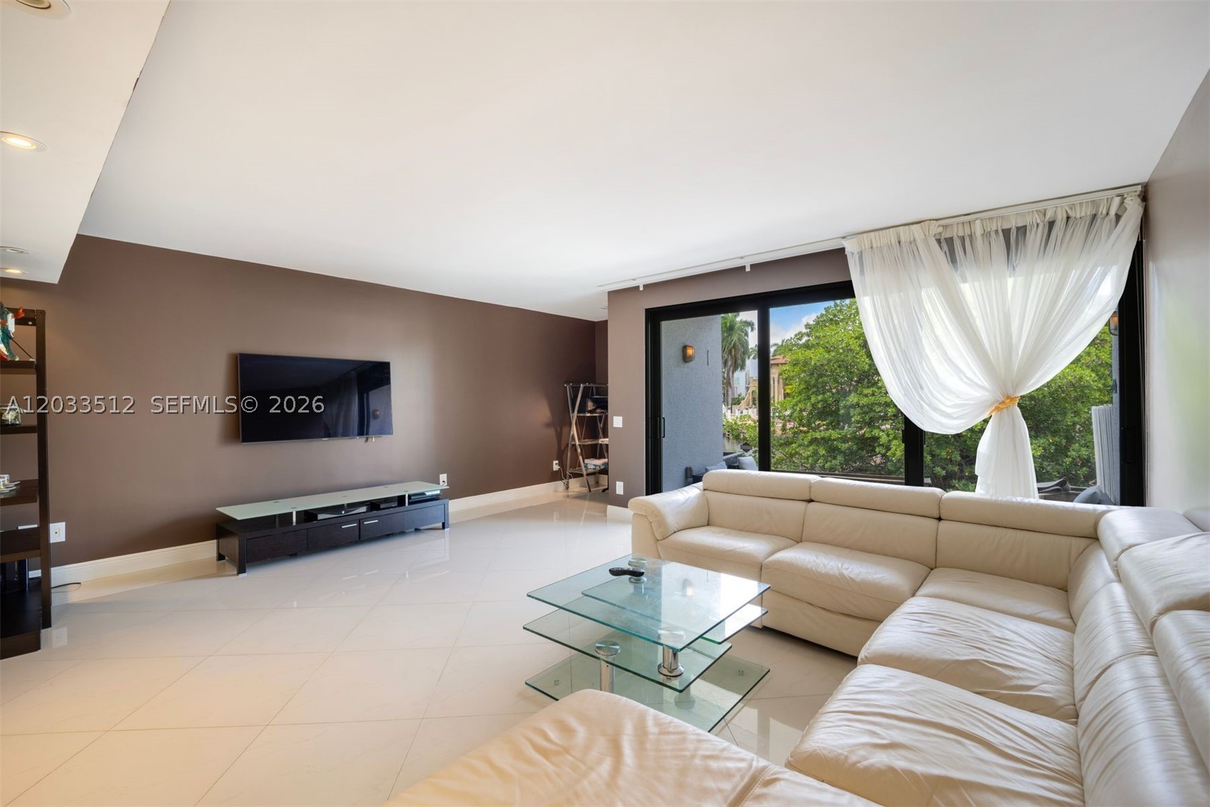 317 Poinciana Dr #807, Sunny Isles Beach FL 33160