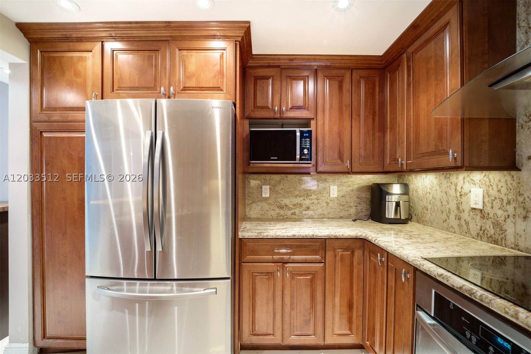 317 Poinciana Dr #807, Sunny Isles Beach FL 33160