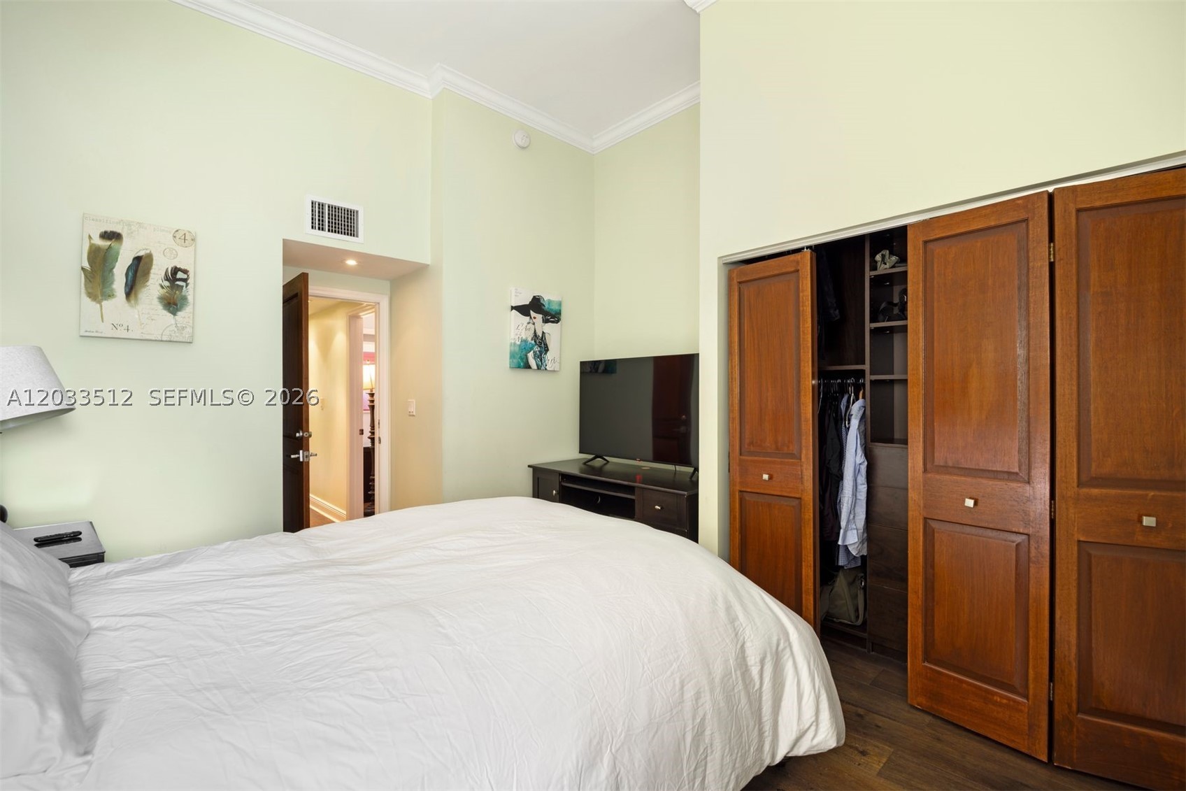 317 Poinciana Dr #807, Sunny Isles Beach FL 33160
